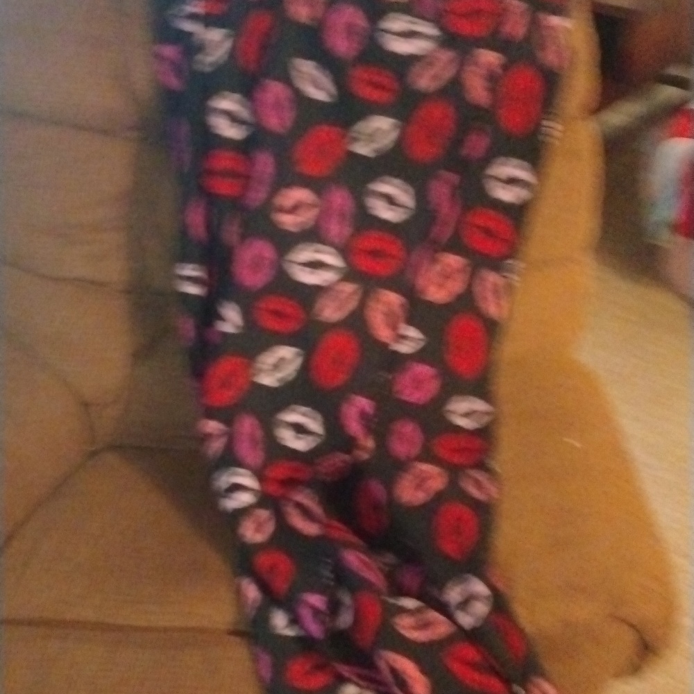 Lip throw blanket